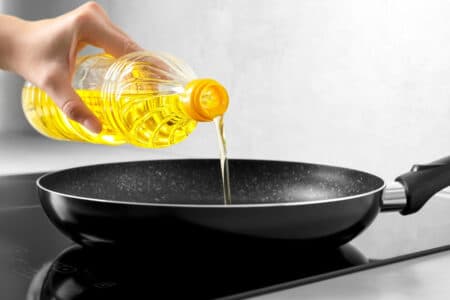 Read more about the article For These Reasons, You Should Never Use Cooking Oil On Your Hair